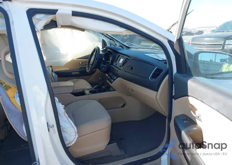 2015 Kia Sedona Lx z USA, uszkodzony, nr VIN KNDMB5C16F6027853
